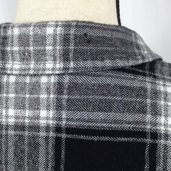 Caffe Marrakesh Womens Size 1X (tag) XL (fit) Plaid Top Black Roll Tab Sleeves - Picture 8 of 10